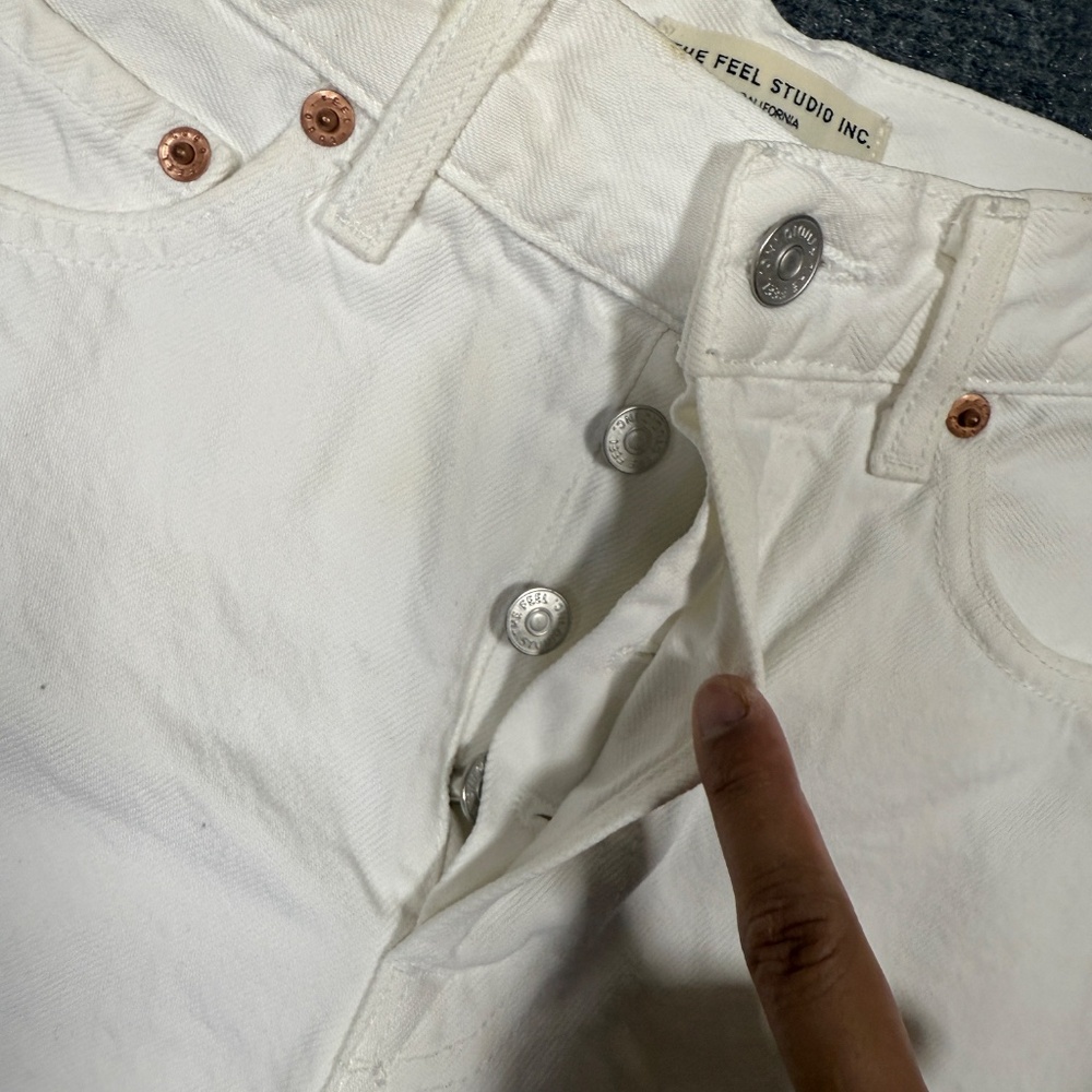THE FEEL STUDIO THE WHITE BESSETTE SHORT Size 26 Button Fly White Denim 0293 - Picture 4 of 11